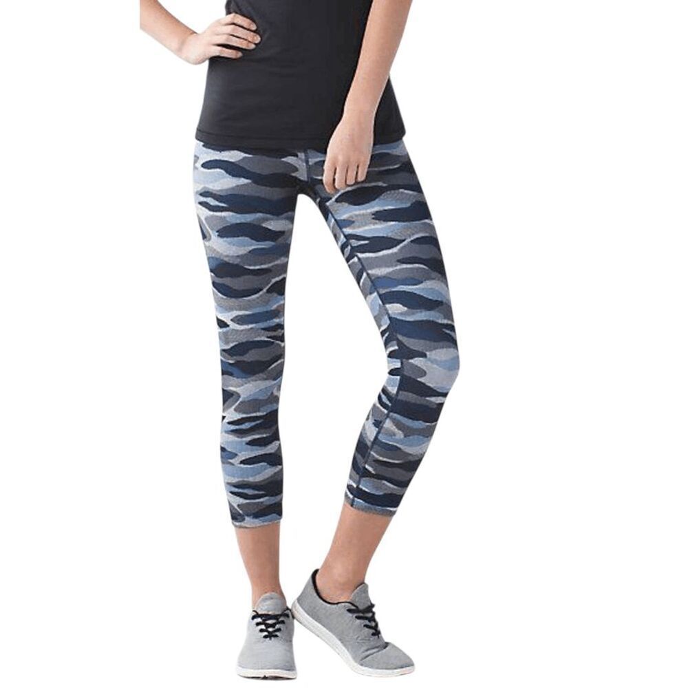 LULULEMON ATHLETICA Wunder Under Crop III Size 4
